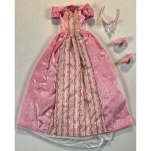 2005 Barbie-Royale Outfit J0518 Asst. J0513 (As shown)